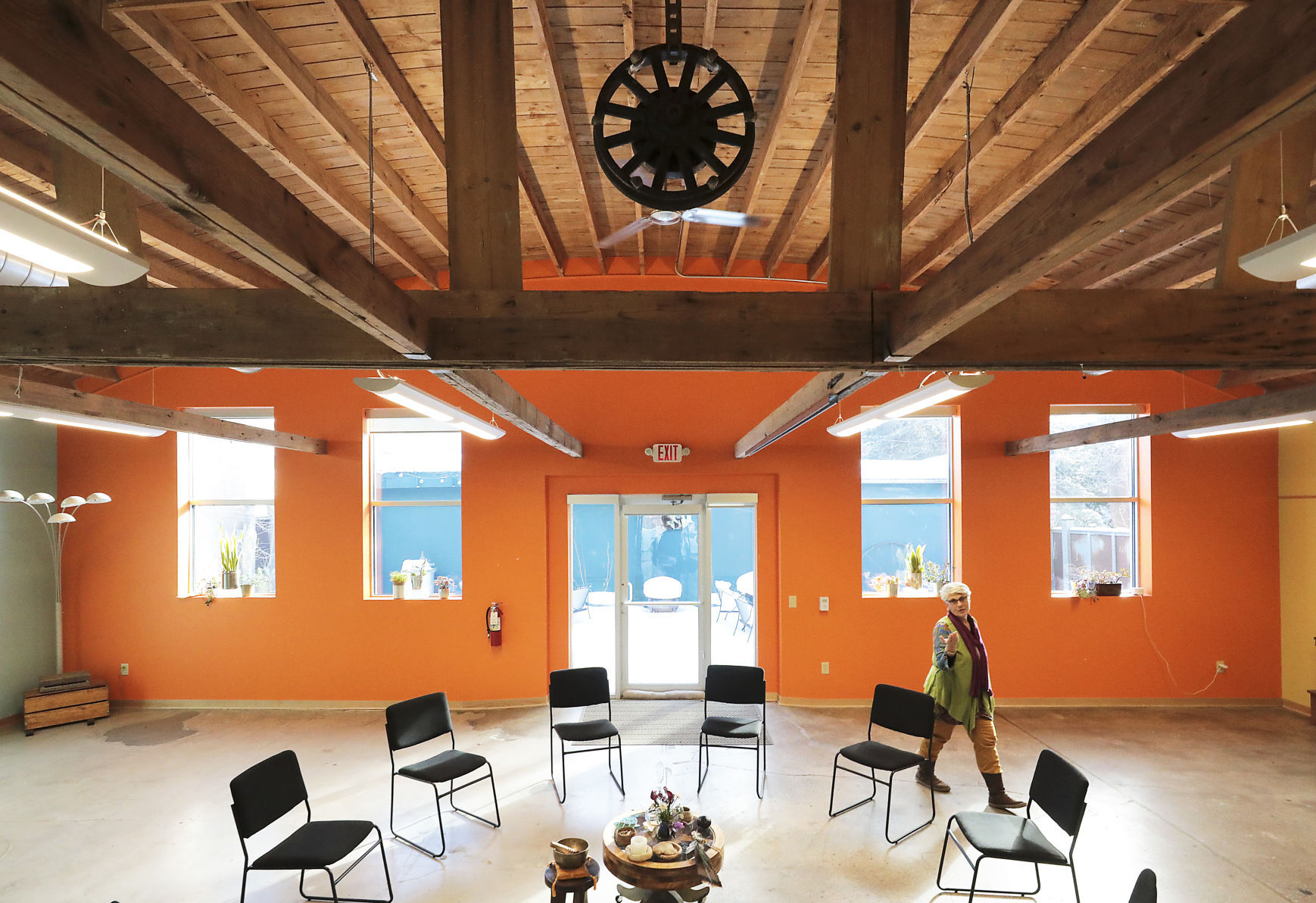 Threshold chair circle
